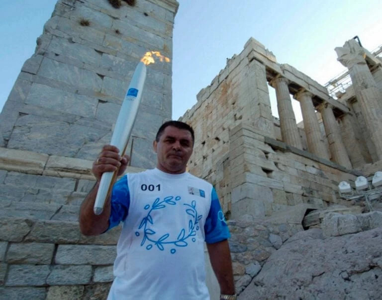 Έφυγε από τη ζωή ο Μπάμπης Χολίδης: Θρηνεί η ελληνική πάλη (Βίντεο)